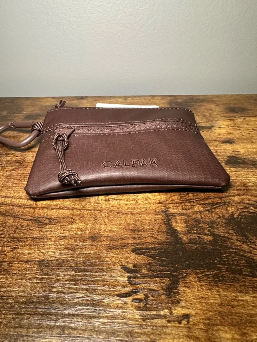 Terra Clippable Card Pouch in Walnut